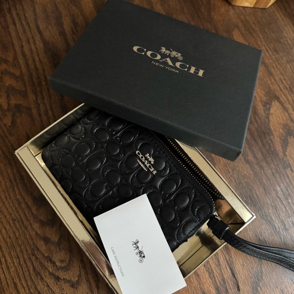 Coach Corner Zip Wristlet - Black - NWT - Picture 2 of 4